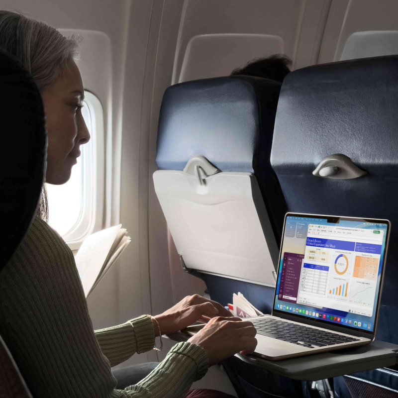 На фото изображено Apple MacBook Air 15" (M5, 10C / 10C, 2026) 16 ГБ, 1 ТБ SSD, Серебристый