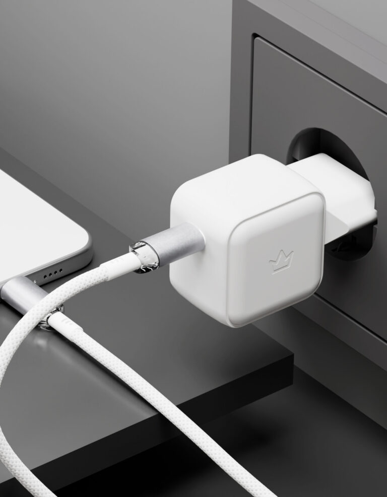На фото изображено Адаптер питания VLP G-Charge 45W USB-C белый