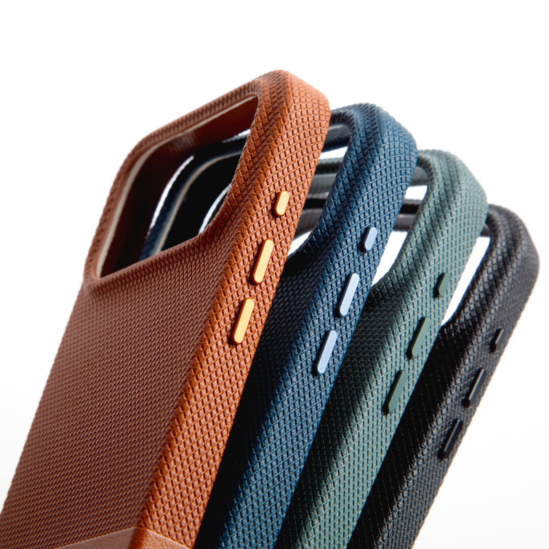 На фото изображено Чехол Native Union Paris (Re)Classic Case для iPhone 17 Pro Черный