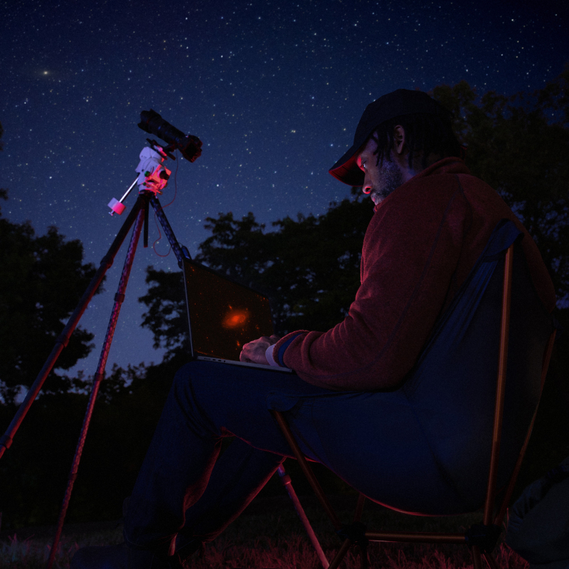 На фото изображено Apple MacBook Pro 14" (M5 Pro, 15C / 16C, 2026) 24 ГБ, 1 ТБ SSD, серебристый