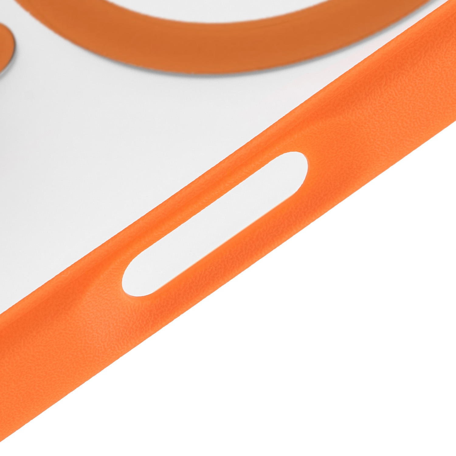 Фото Чехол защитный uBear Cloud Mag Case для iPhone 17 Pro, MagSafe, оранжевый На фото изображено Чехол защитный uBear Cloud Mag Case для iPhone 17 Pro, MagSafe, оранжевый