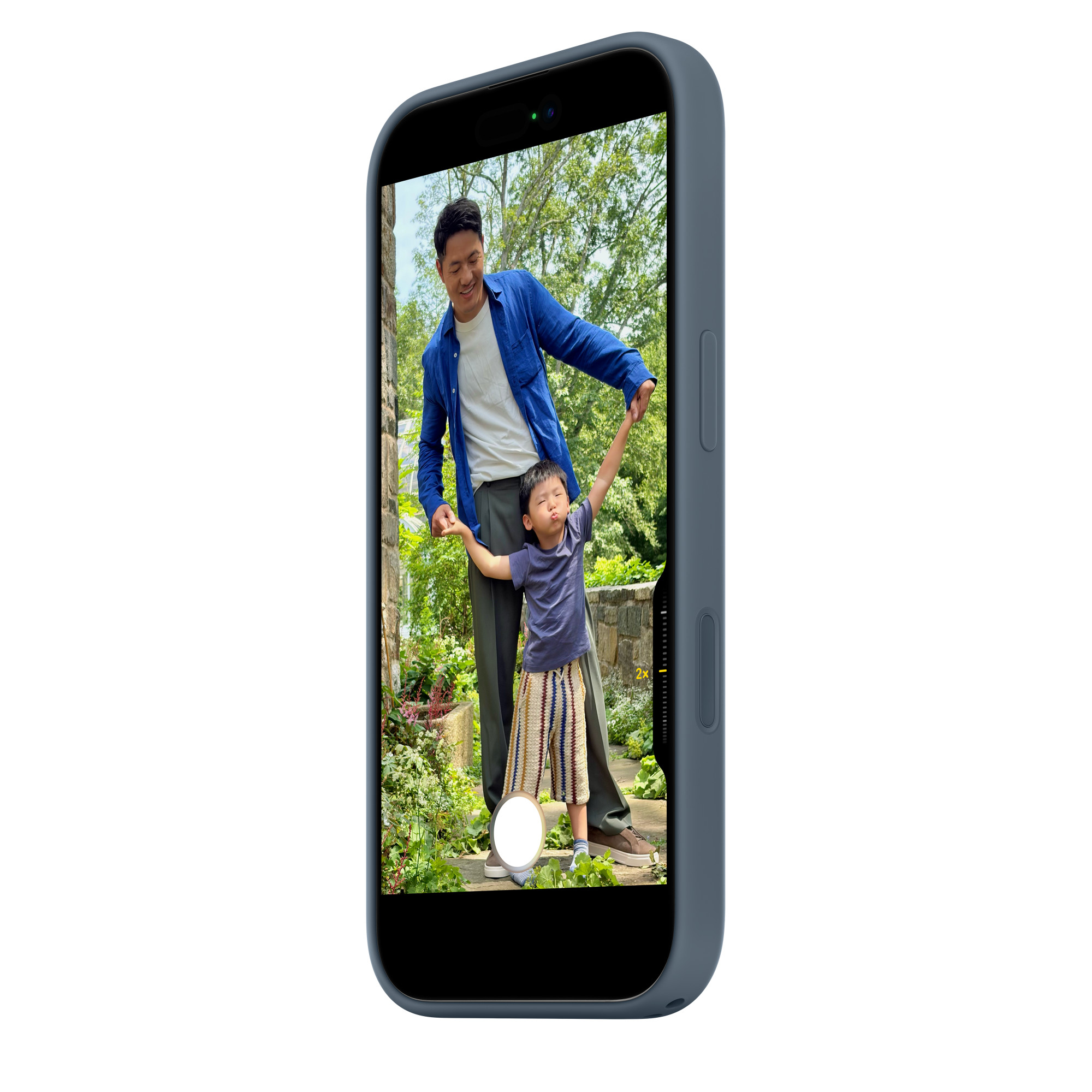 Фото Чехол защитный Apple Silicone Case with MagSafe для iPhone 17, синий На фото изображено Чехол защитный Apple Silicone Case with MagSafe для iPhone 17, синий