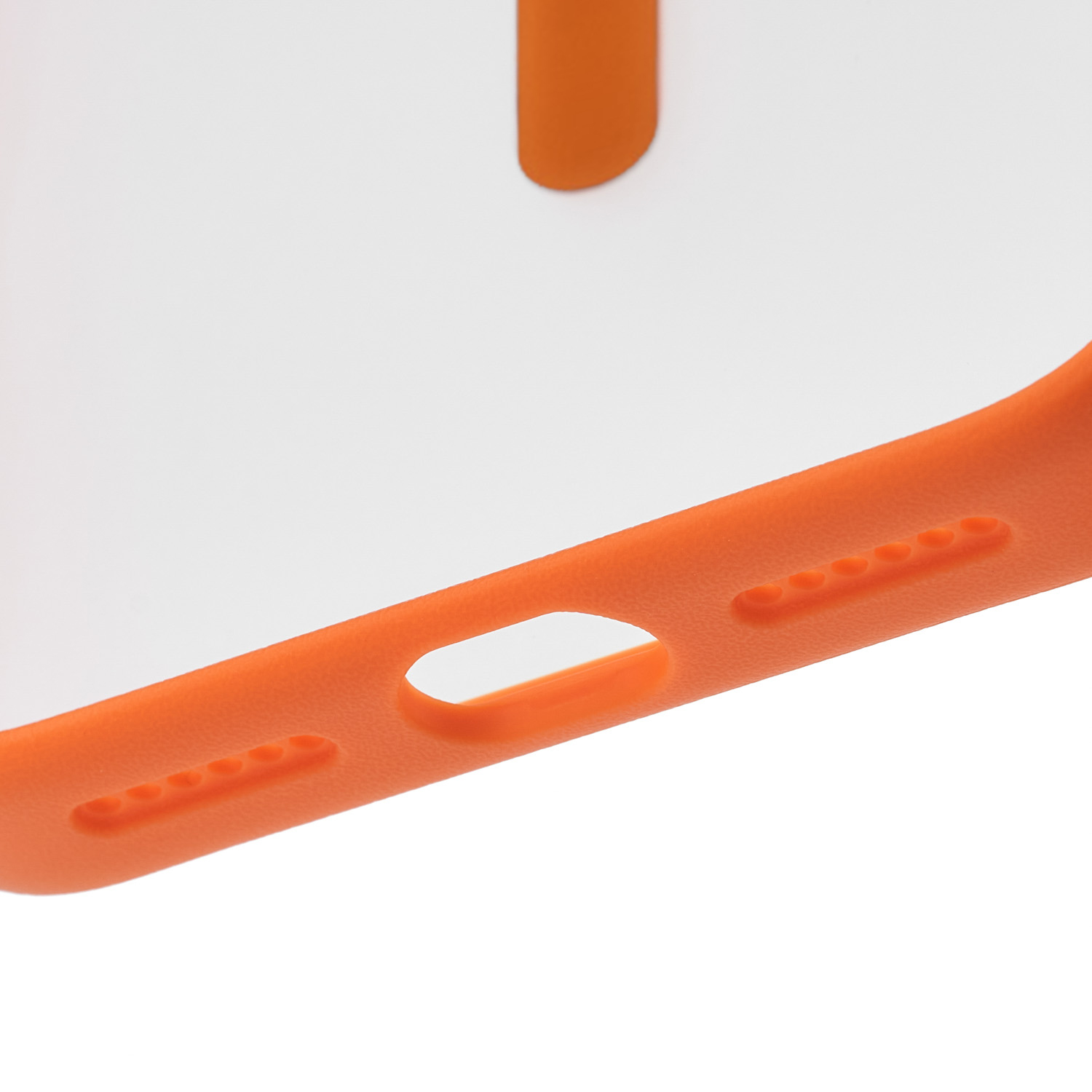 Фото Чехол защитный uBear Cloud Mag Case для iPhone 17 Pro, MagSafe, оранжевый На фото изображено Чехол защитный uBear Cloud Mag Case для iPhone 17 Pro, MagSafe, оранжевый