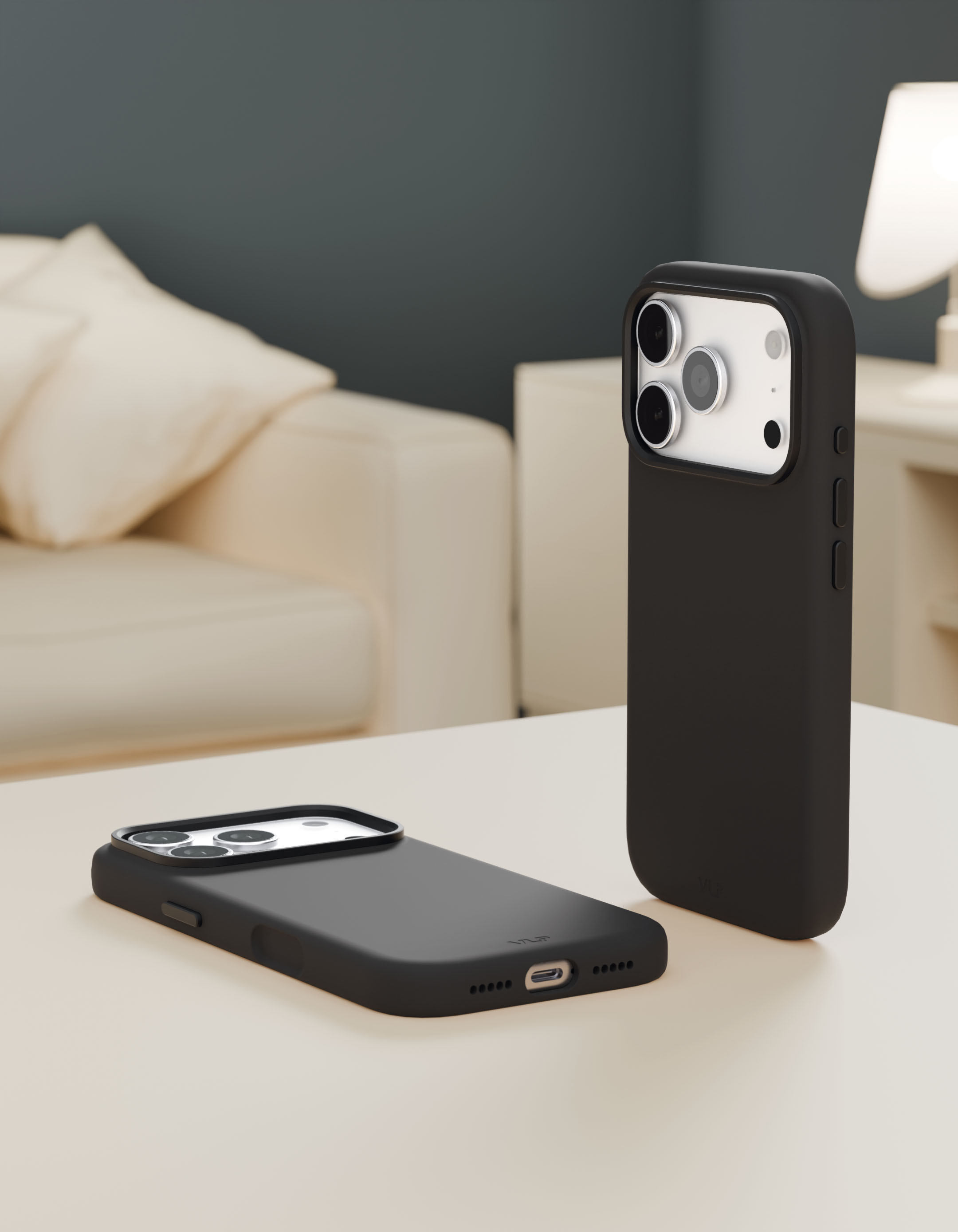 На фото изображено Чехол защитный VLP Aster Pro Case с MagSafe для iPhone 17 Pro, черный