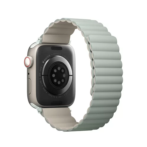 На фото изображено Ремешок силиконовый двусторонний Uniq для Apple Watch (40,41,42 мм), шалфей-бежевый
