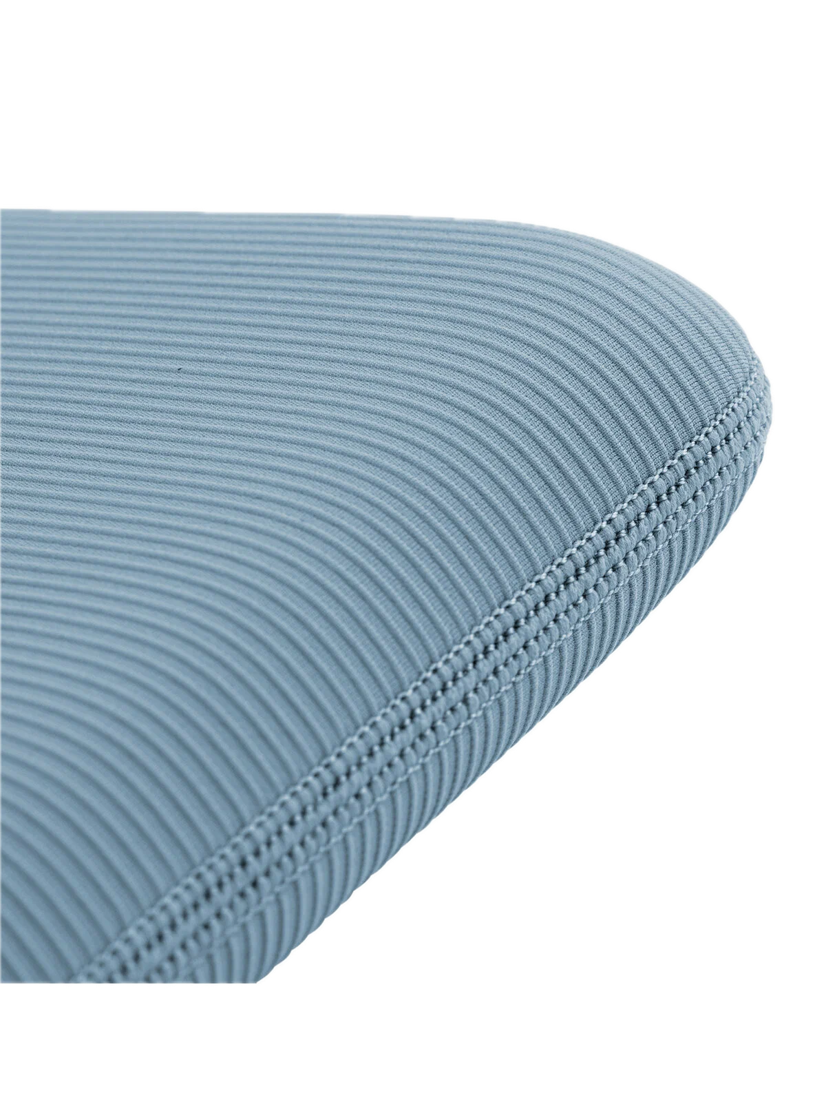 На фото изображено Uniq Cyprus Ridge Edition для MacBook Air 15, Sky Blue